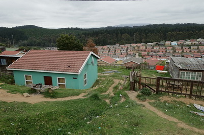 Neue Häuser im Township von Knysna
